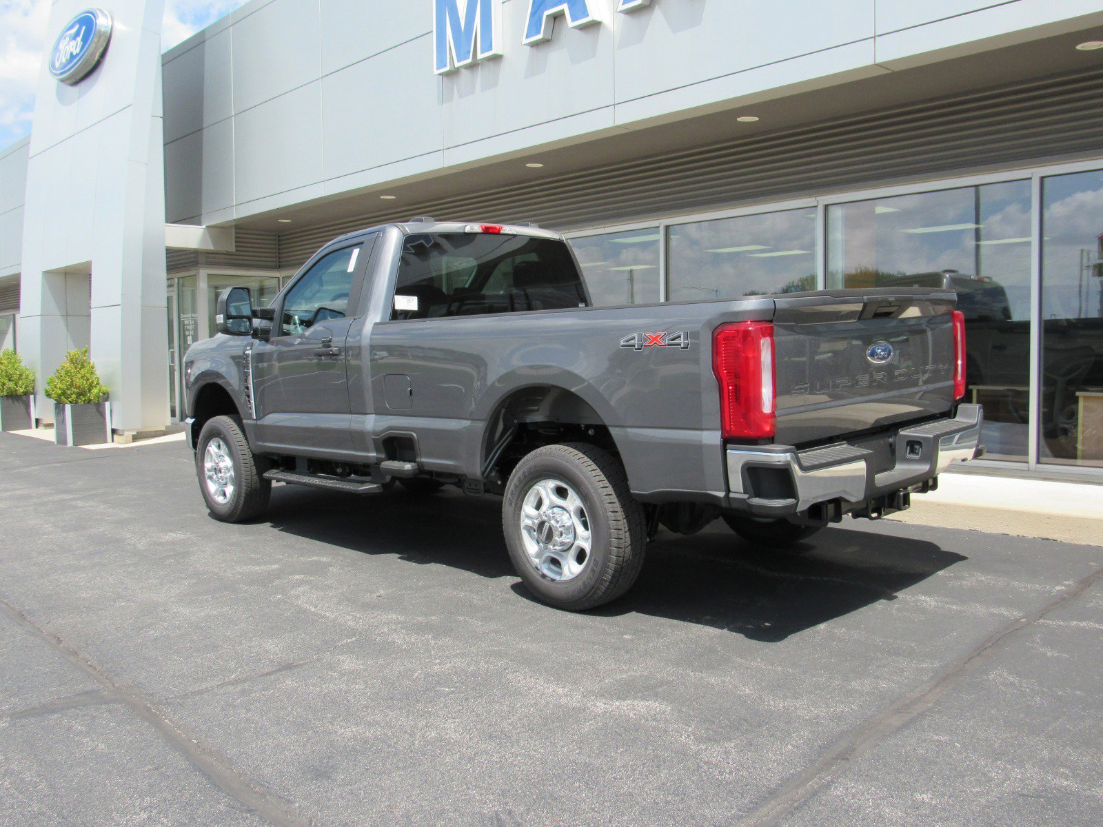 2025 Ford F-350 XLT photo 4