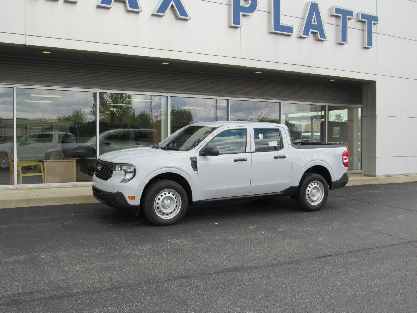 2025 Ford Maverick XL photo 2
