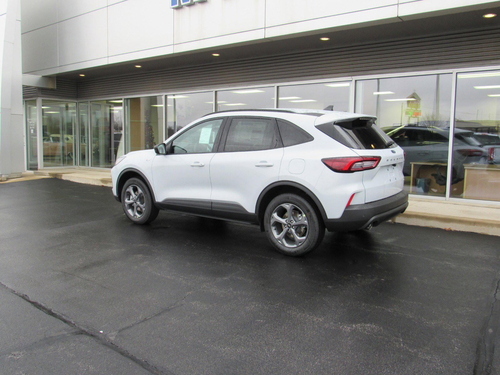 2025 Ford Escape ST-Line photo 2