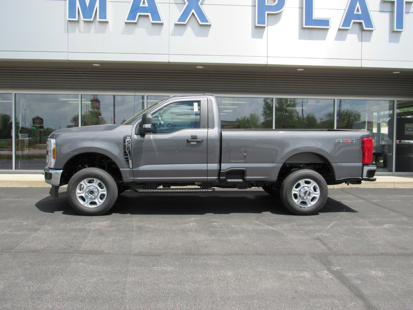 2025 Ford F-350 XLT photo 3