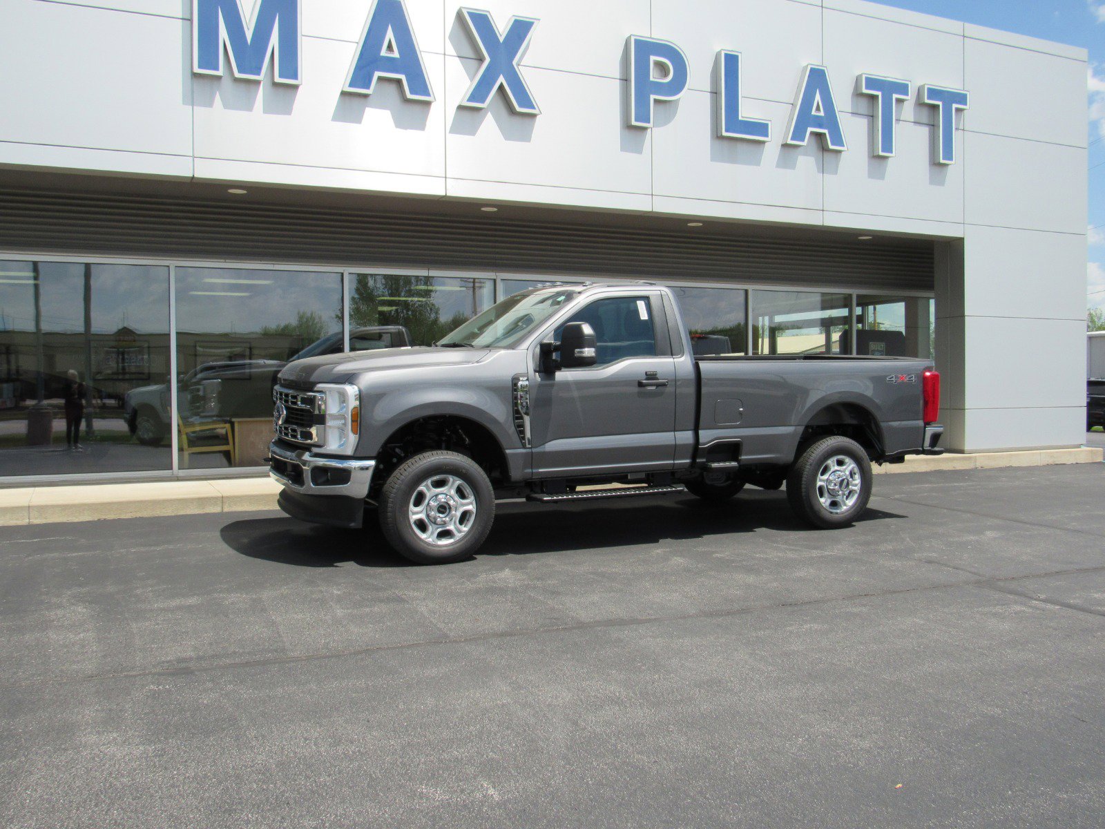 2025 Ford F-350 XLT photo 2