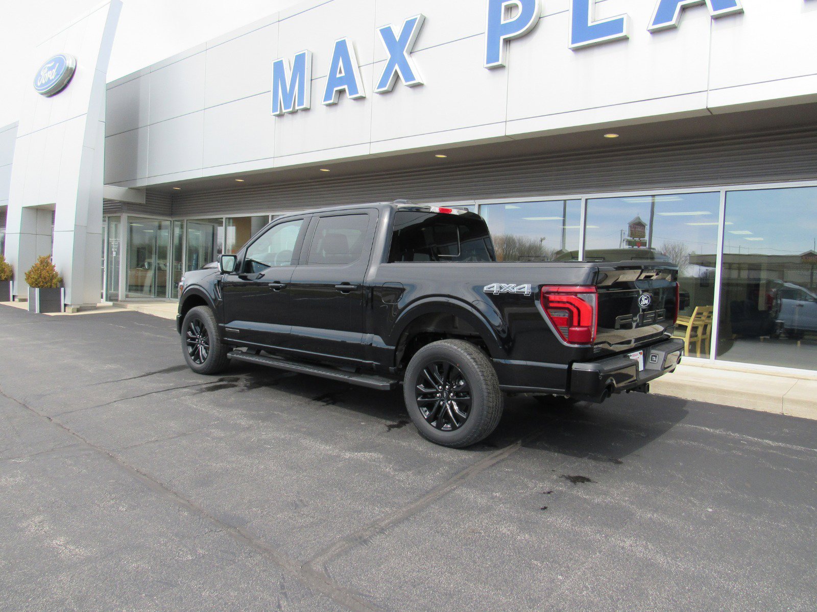2025 Ford F-150 Lariat photo 3