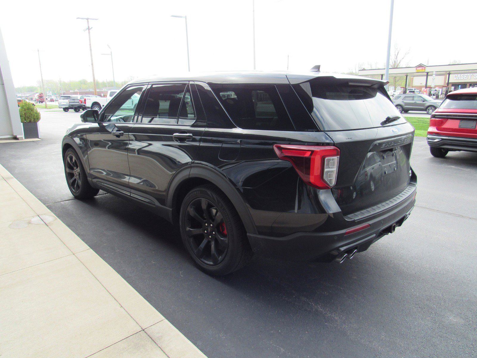 2022 Ford Explorer ST photo 4