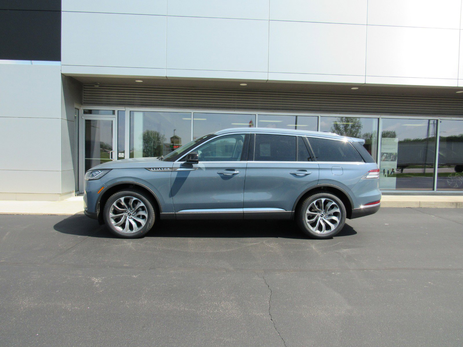 2026 Lincoln Aviator Premiere AWD's photo