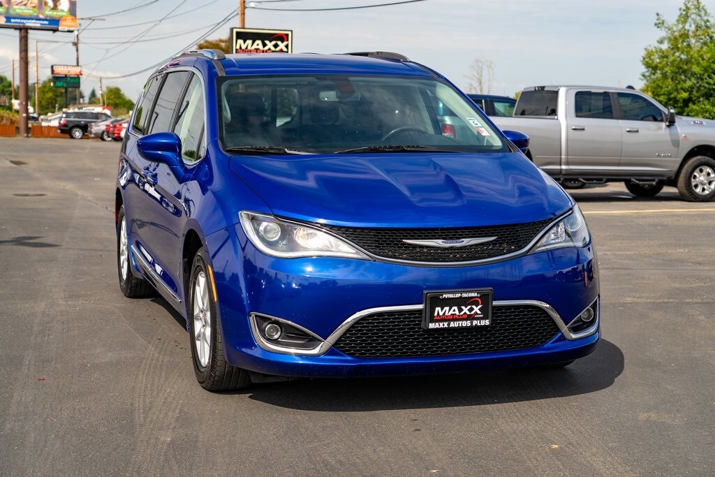 2020 Chrysler Pacifica Touring L photo 2