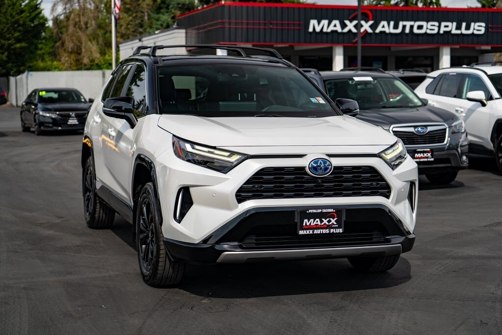 2024 Toyota RAV4 Hybrid XSE photo 2