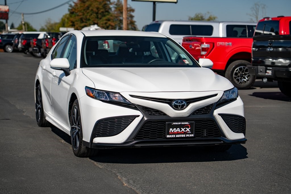 2024 Toyota Camry SE photo 2