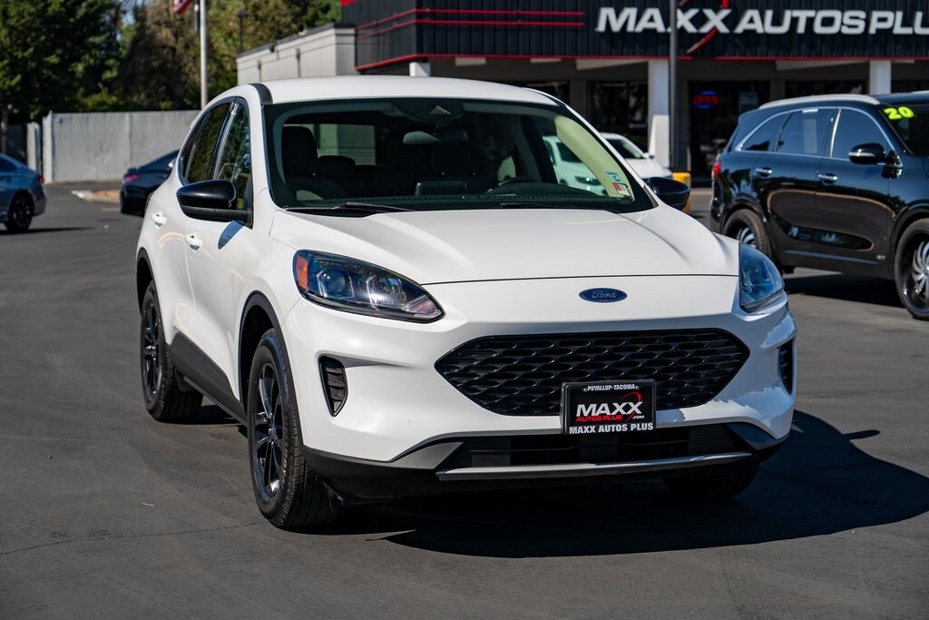 2020 Ford Escape SE Sport Hybrid photo 2