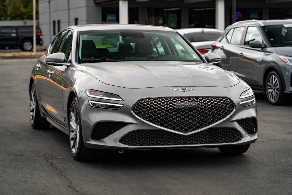 2022 Genesis G70 2.0T Prestige photo 2
