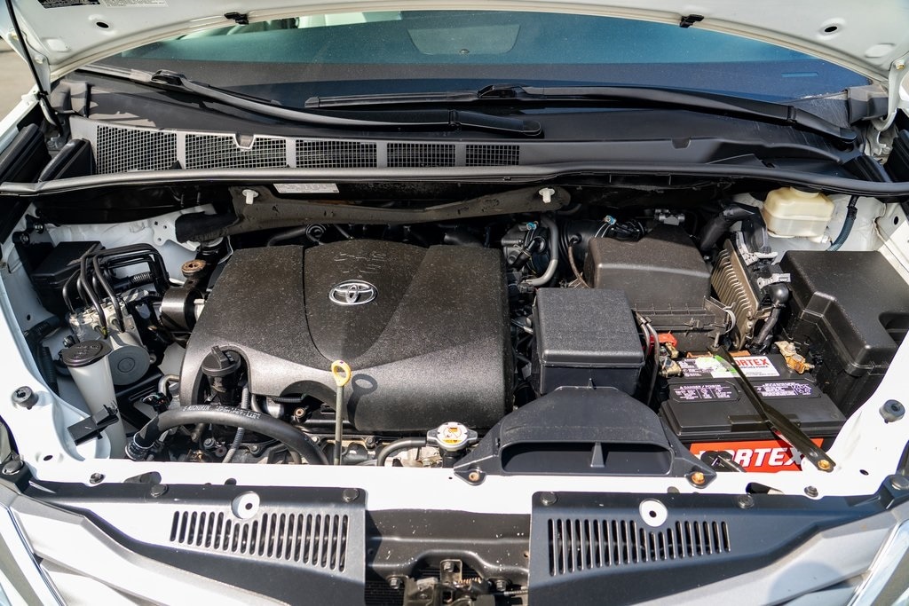 2017 Toyota Sienna Limited XLE Premium photo 3