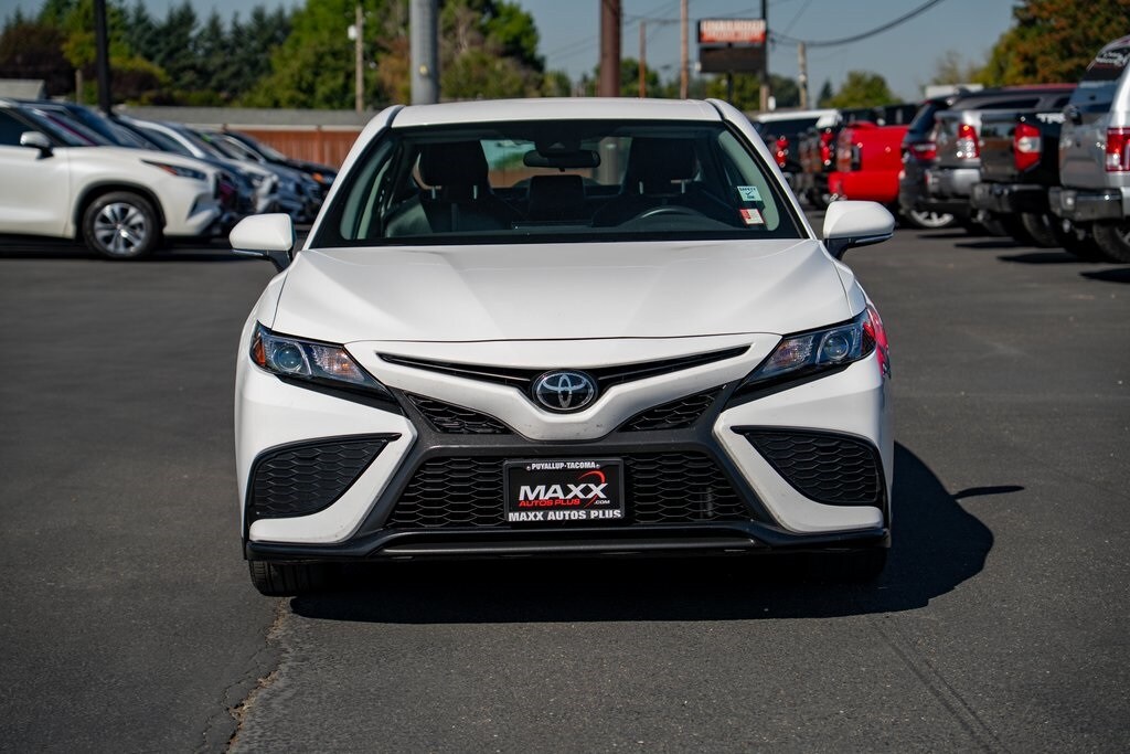 2024 Toyota Camry SE photo 3