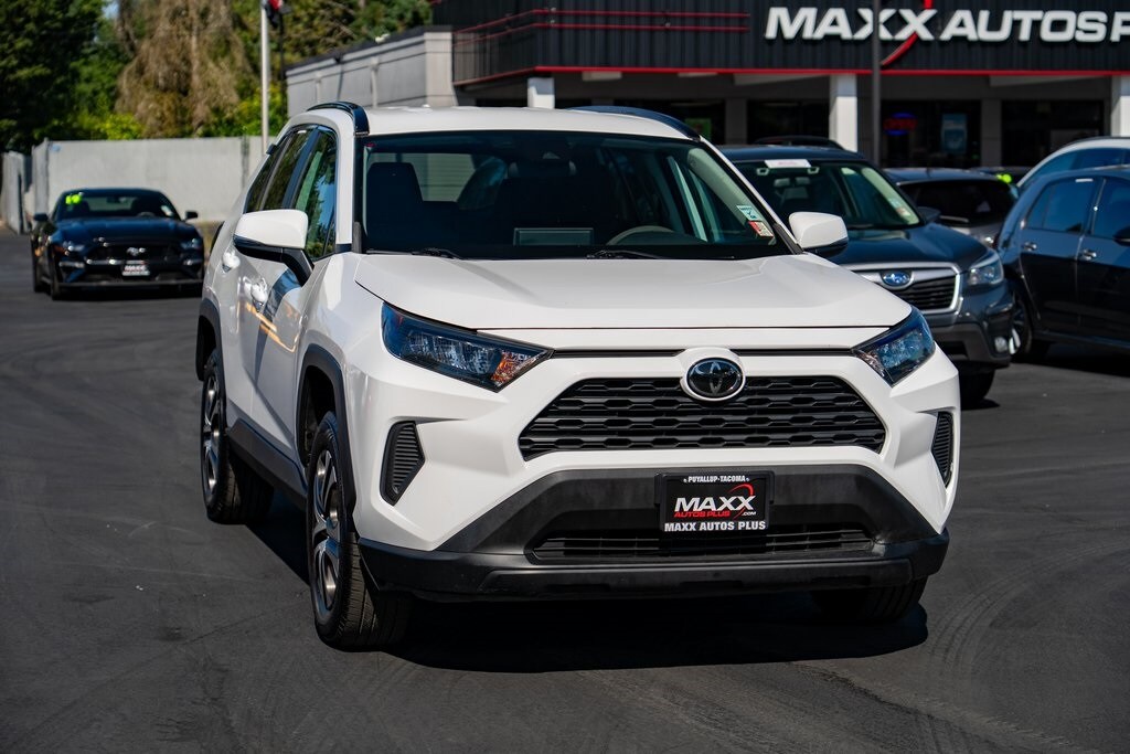 2021 Toyota RAV4 LE photo 2