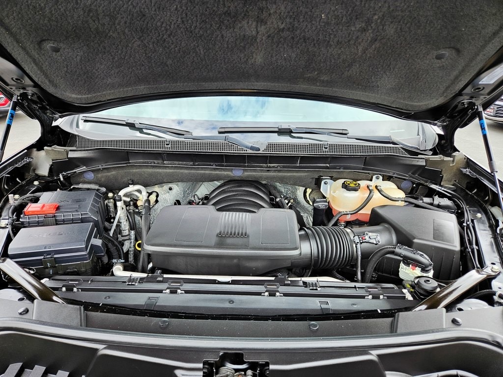2023 Chevrolet Suburban RST photo 3