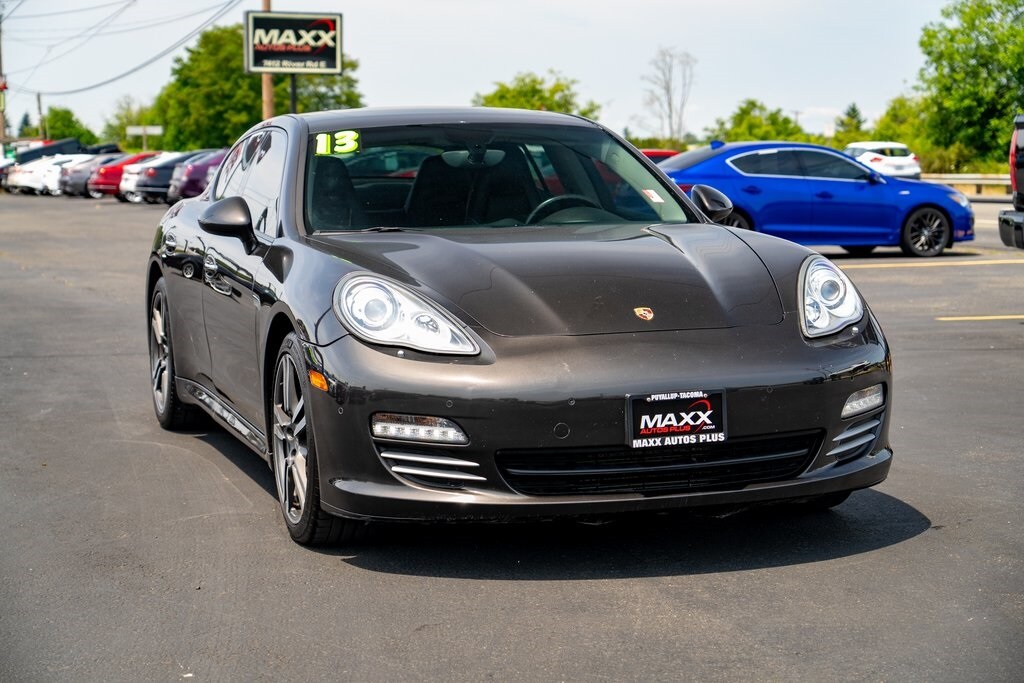 2013 Porsche Panamera 4 photo 2