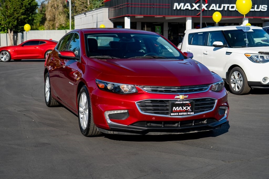 2018 Chevrolet Malibu Hybrid photo 2