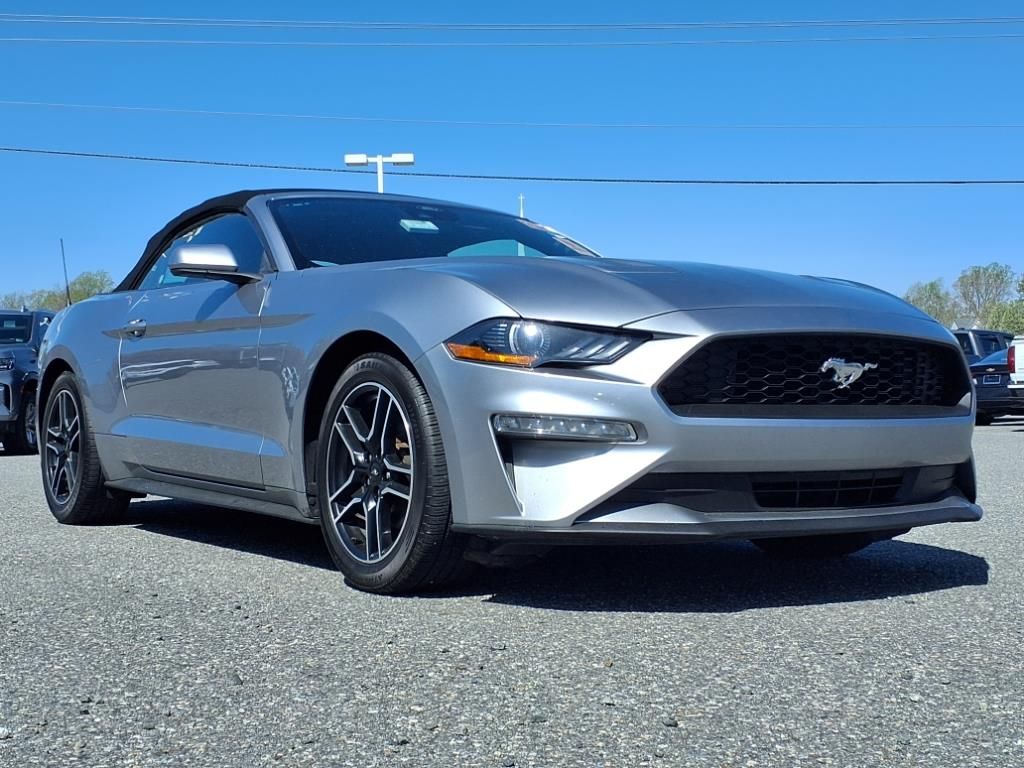 2022 Ford Mustang EcoBoost photo 4