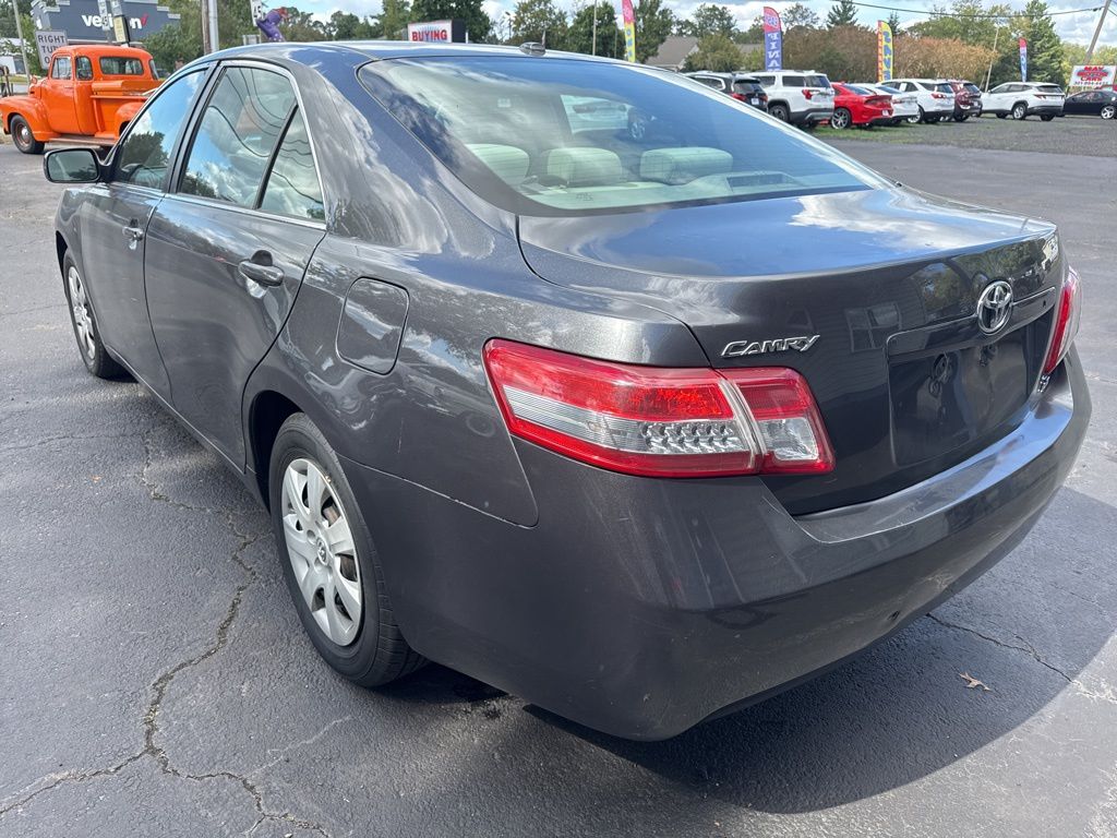 2010 Toyota Camry LE photo 4