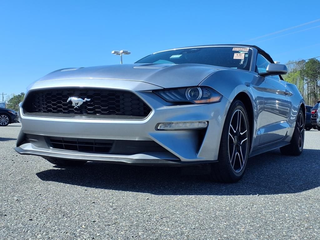2022 Ford Mustang EcoBoost photo 2