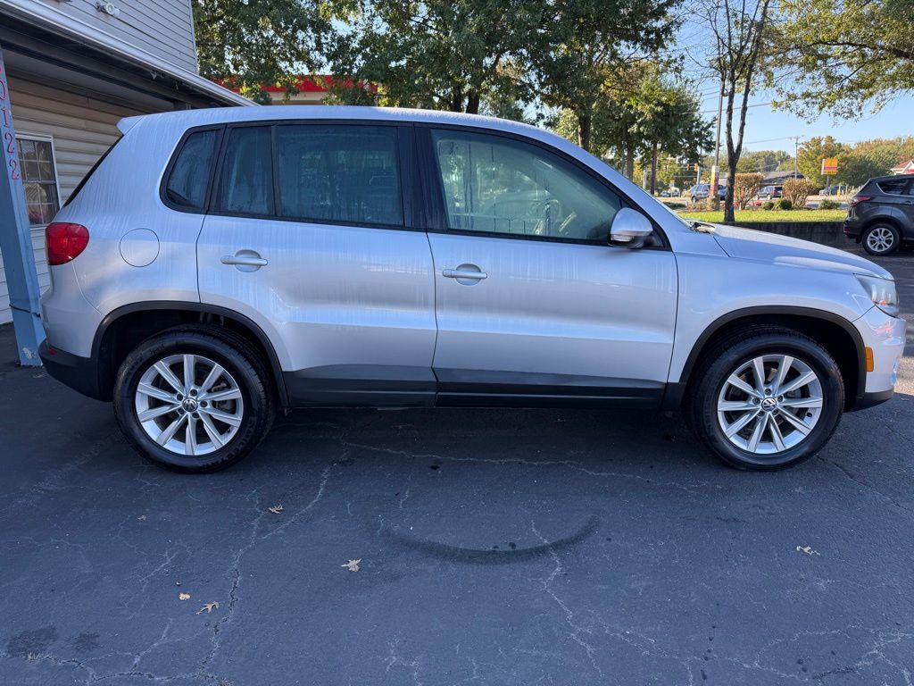 2014 Volkswagen Tiguan S photo 2