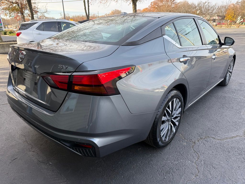 2023 Nissan Altima 2.5 SV photo 3