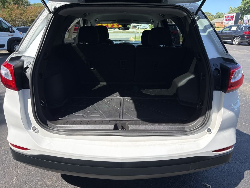 2021 Chevrolet Equinox LS photo 3
