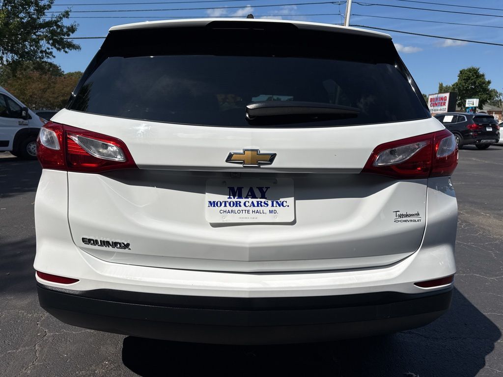 2021 Chevrolet Equinox LS photo 2