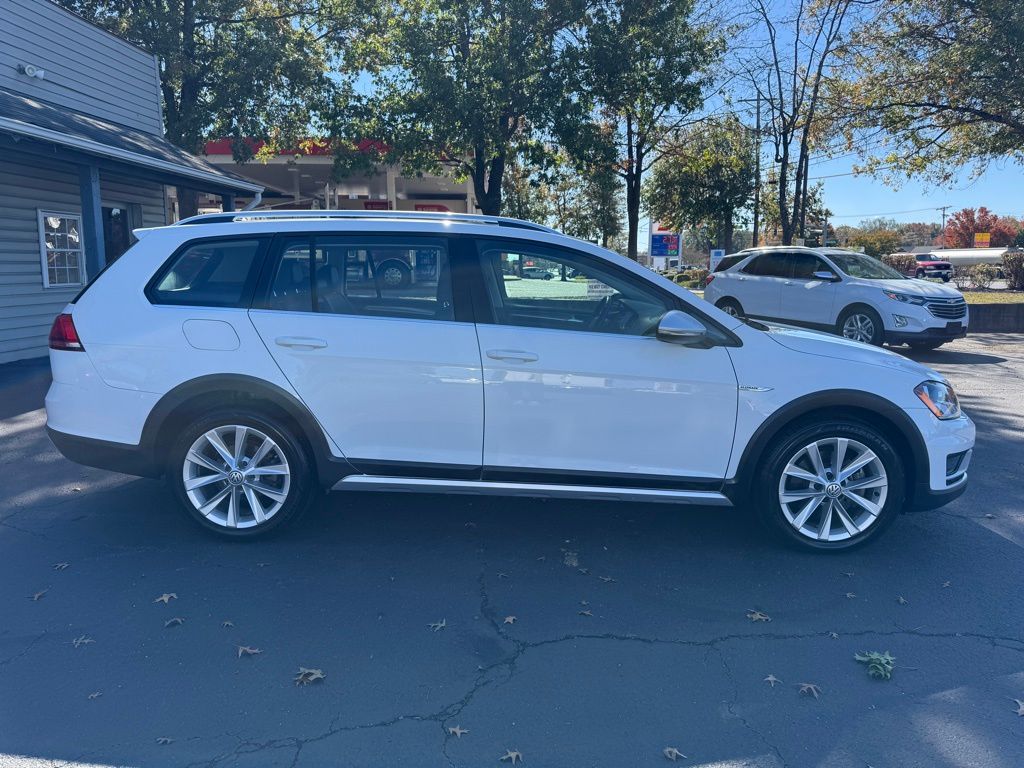 2017 Volkswagen Golf Alltrack TSI S 4Motion photo 2