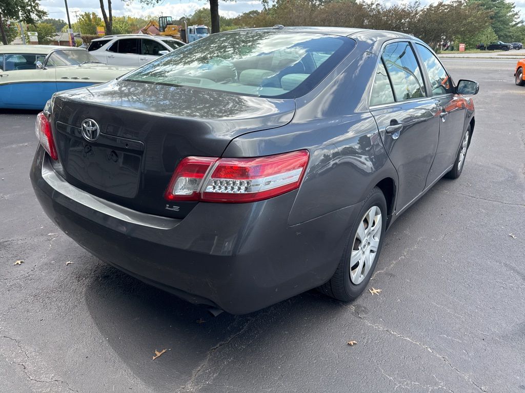 2010 Toyota Camry LE photo 3