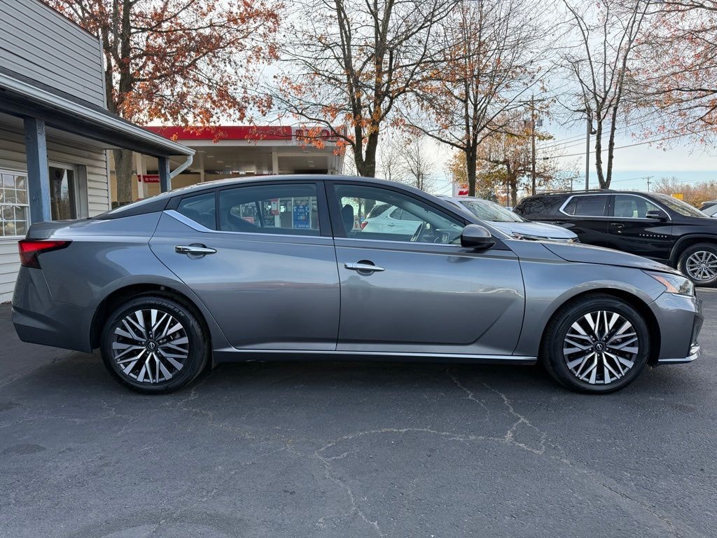 Used 2023 Nissan Altima 2.5 SV Sedan