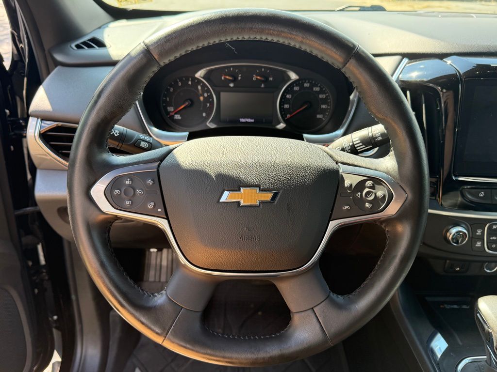 2022 Chevrolet Traverse Leather photo 3