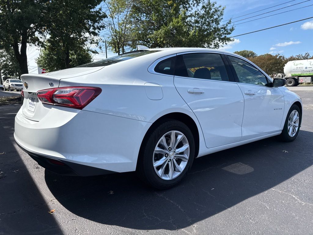 2022 Chevrolet Malibu 1LT photo 2