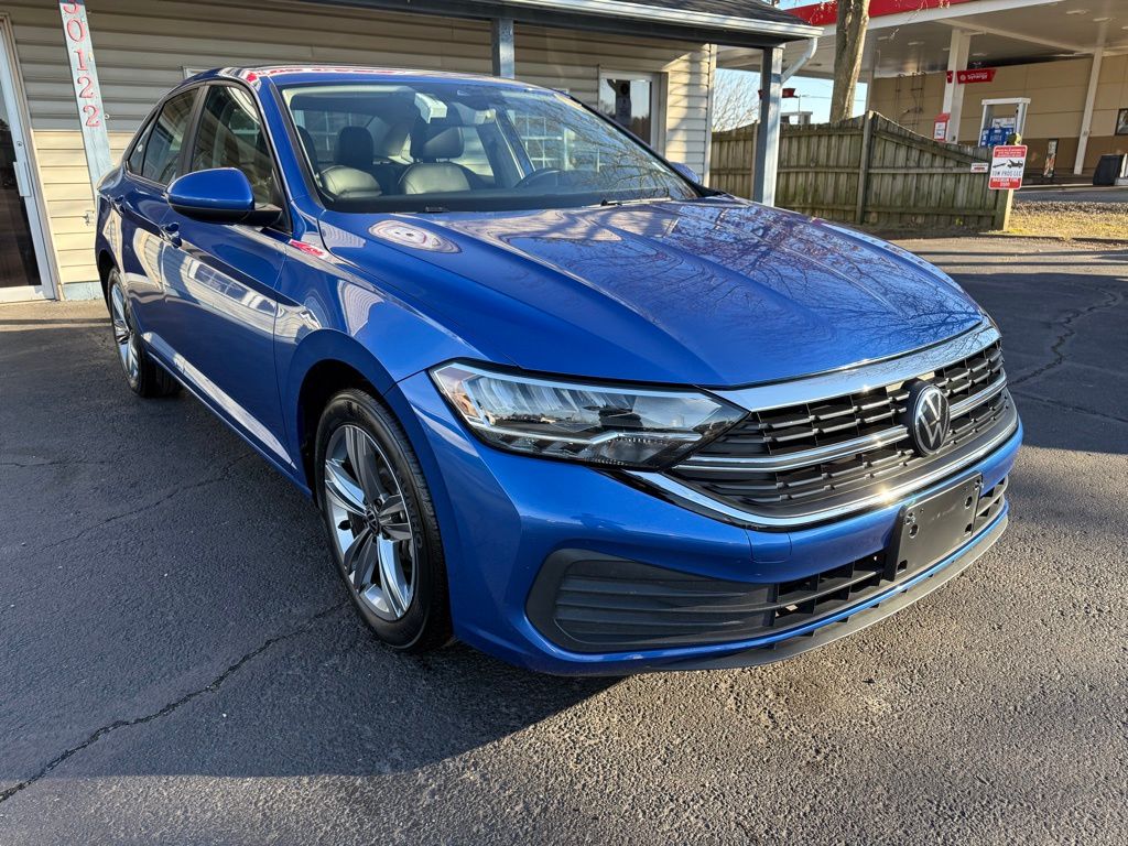 2024 Volkswagen Jetta SE's photo