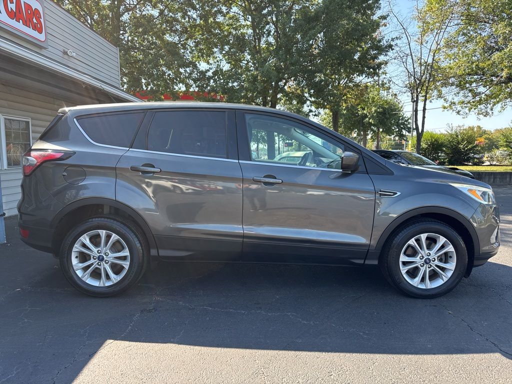 2017 Ford Escape SE photo 2