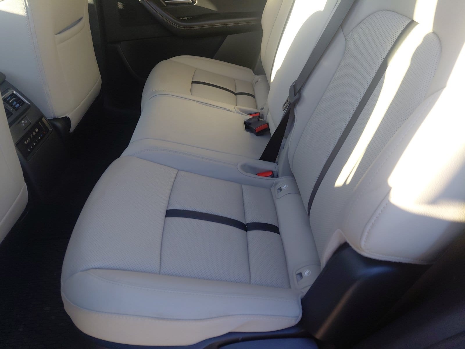 2025 Mazda CX-90 Preferred Package - Photo 18