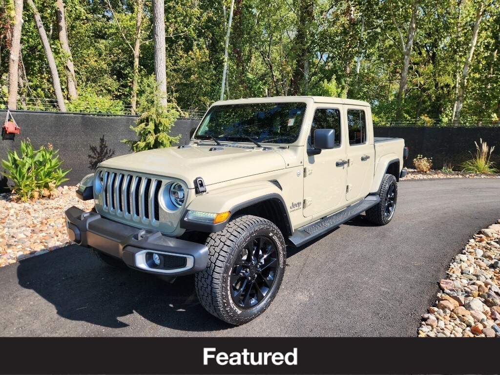 2022 Jeep Gladiator Overland's photo