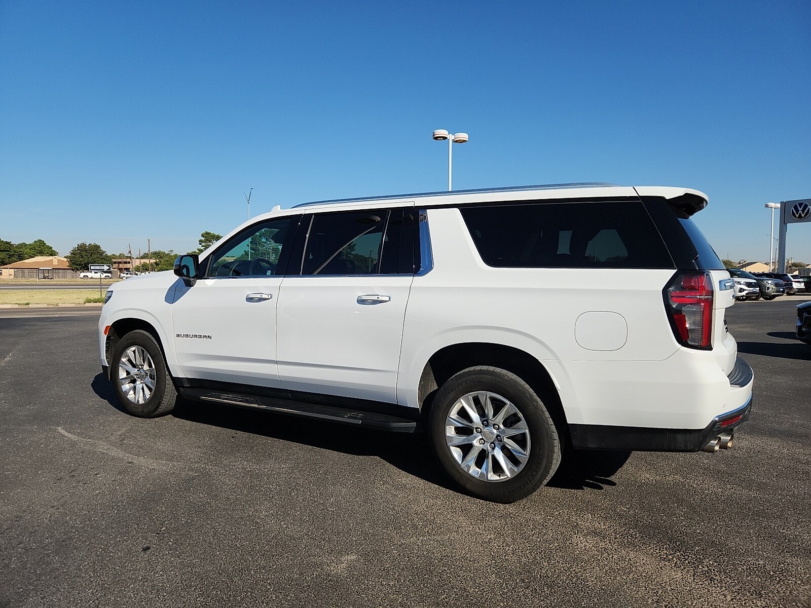 2023 Chevrolet Suburban Premier photo 3