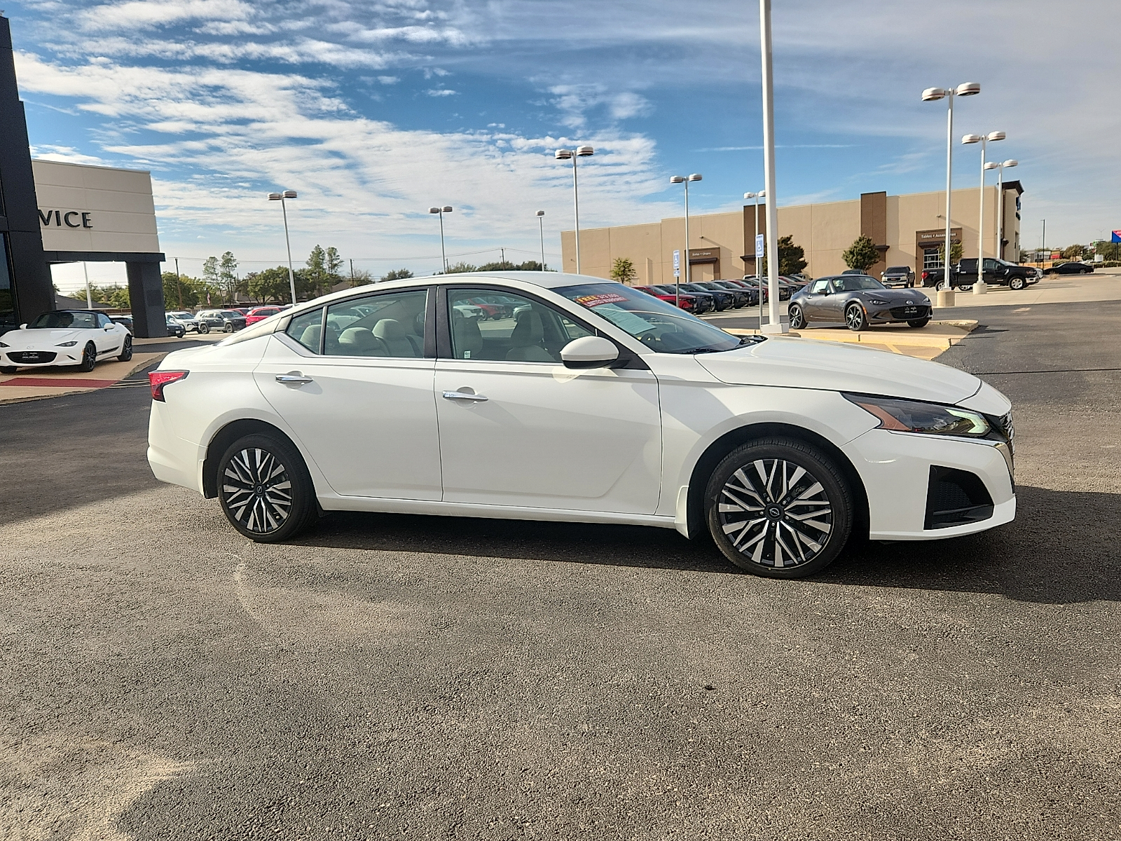 2023 Nissan Altima SV - Photo 6