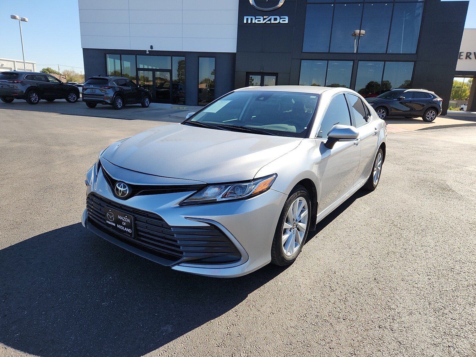 2023 Toyota Camry LE photo 3