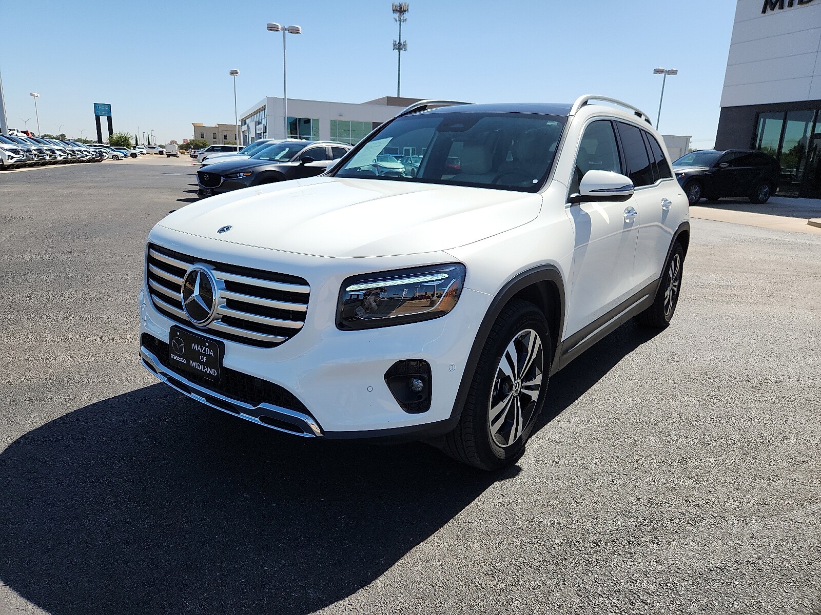 2025 Mercedes Benz GLB 250 4MATIC photo 3