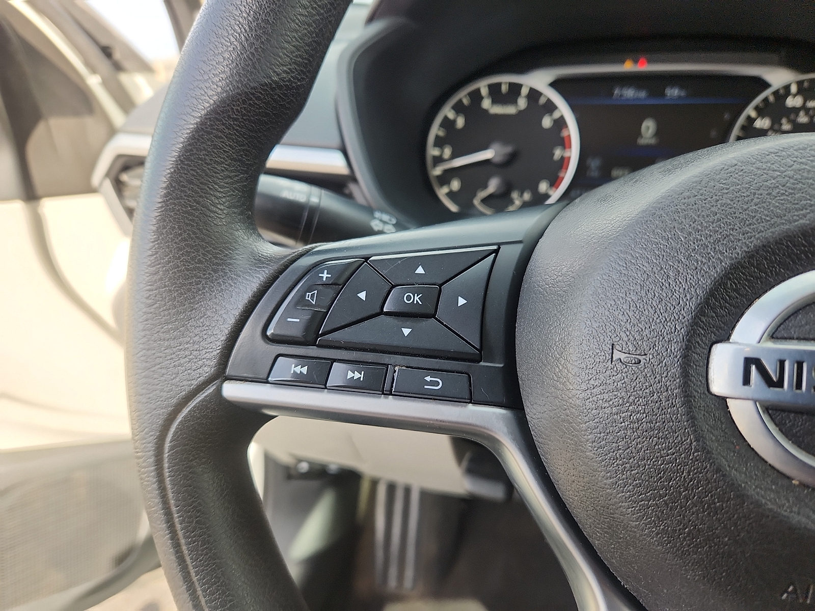 2023 Nissan Altima SV - Photo 15