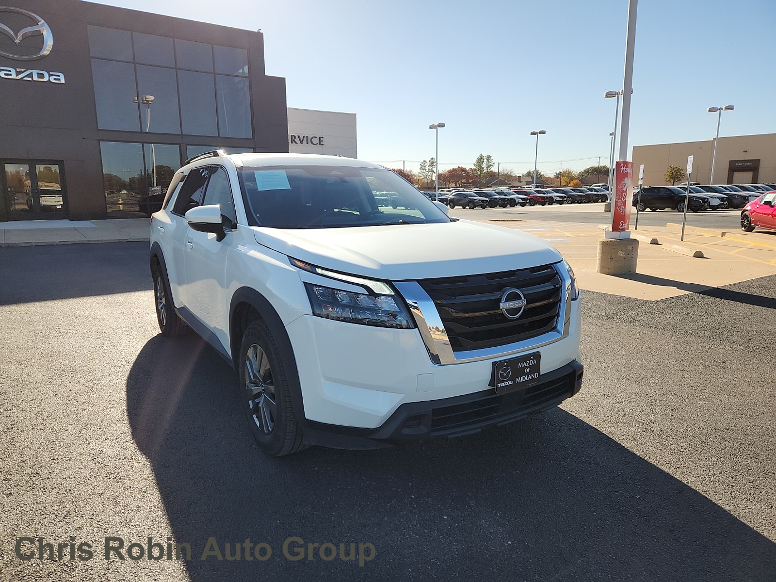 2024 Nissan Pathfinder SV's photo