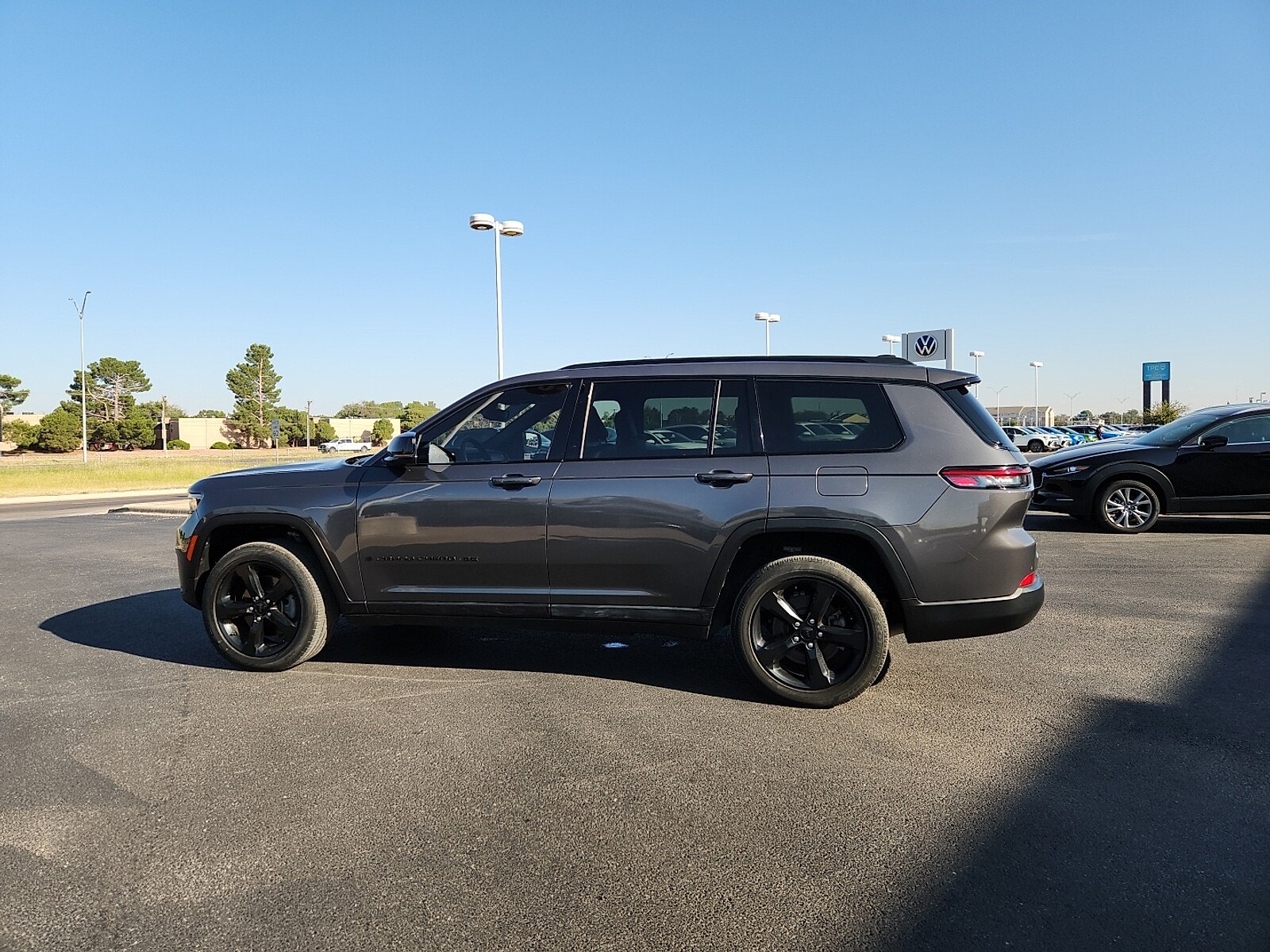 2022 Jeep Cherokee Laredo photo 2