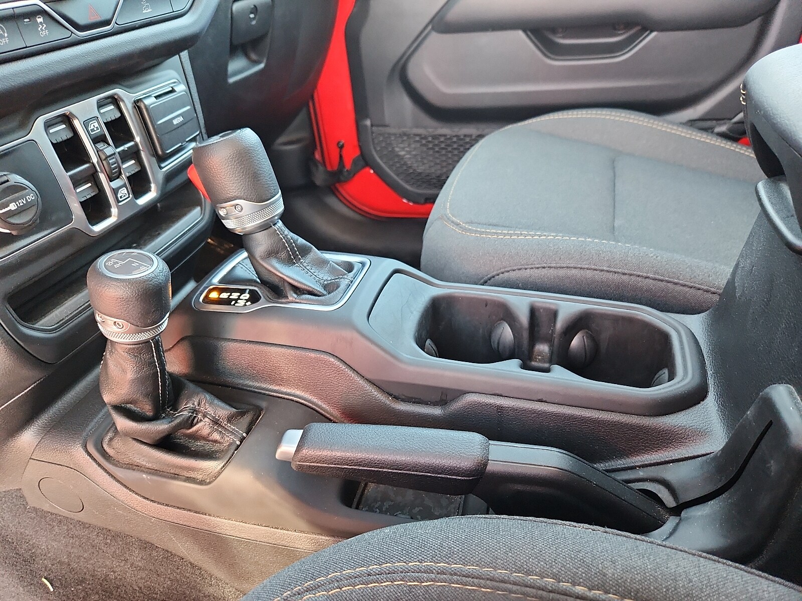 2025 Jeep Wrangler 4-Door Sahara - Photo 20