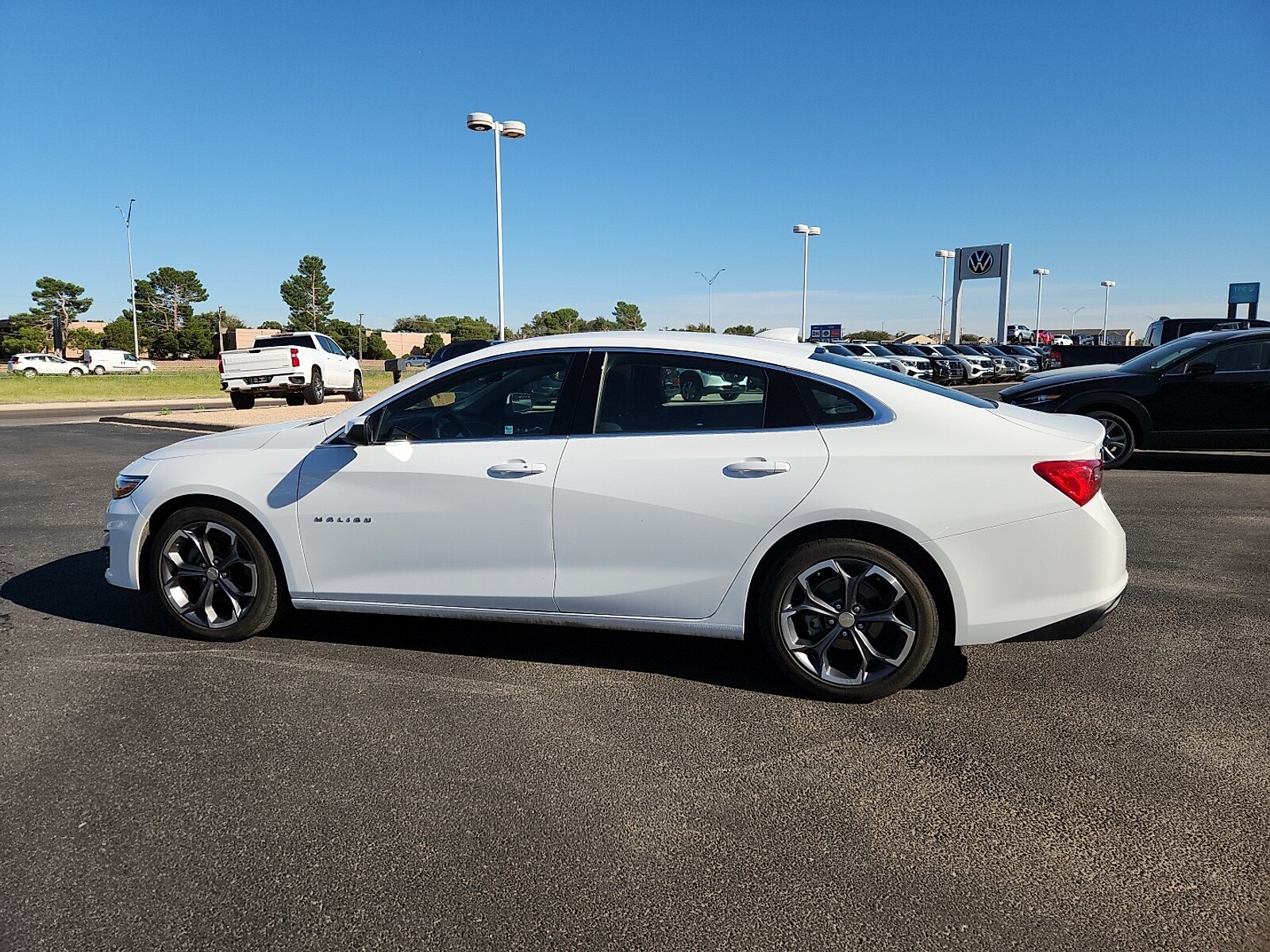 2024 Chevrolet Malibu 1LT photo 2