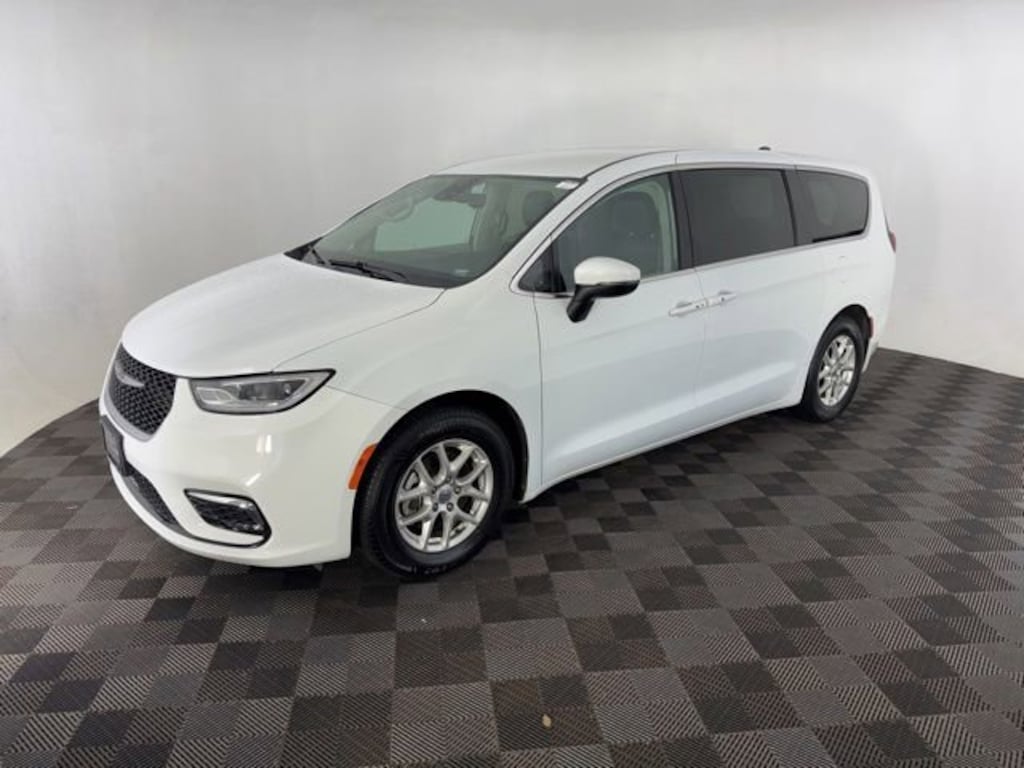 Used 2023 Chrysler Pacifica Touring L Touring L FWD