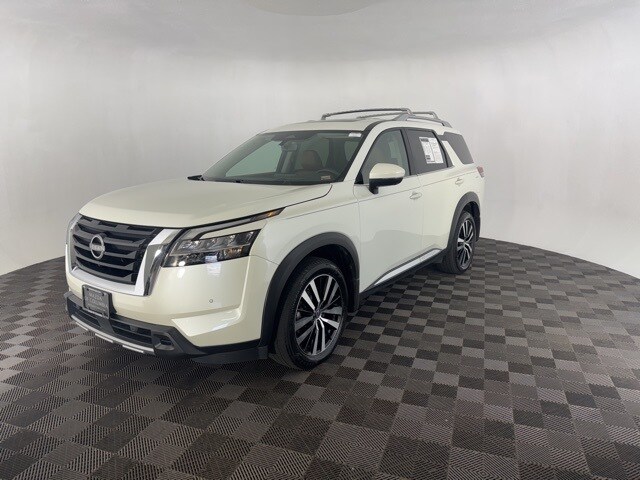 2024 Nissan Pathfinder Platinum photo 3