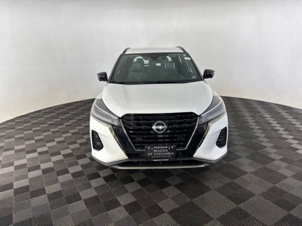 Used 2024 Nissan Kicks SR SR FWD