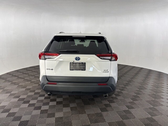 2022 Toyota RAV4 Hybrid XLE photo 2