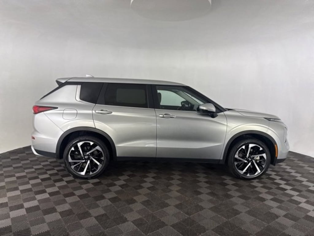 Used 2024 Mitsubishi Outlander SE SE S-AWC