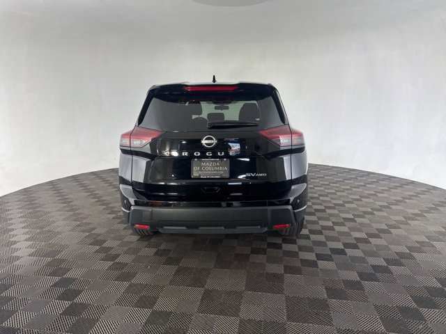 2024 Nissan Rogue SV photo 3